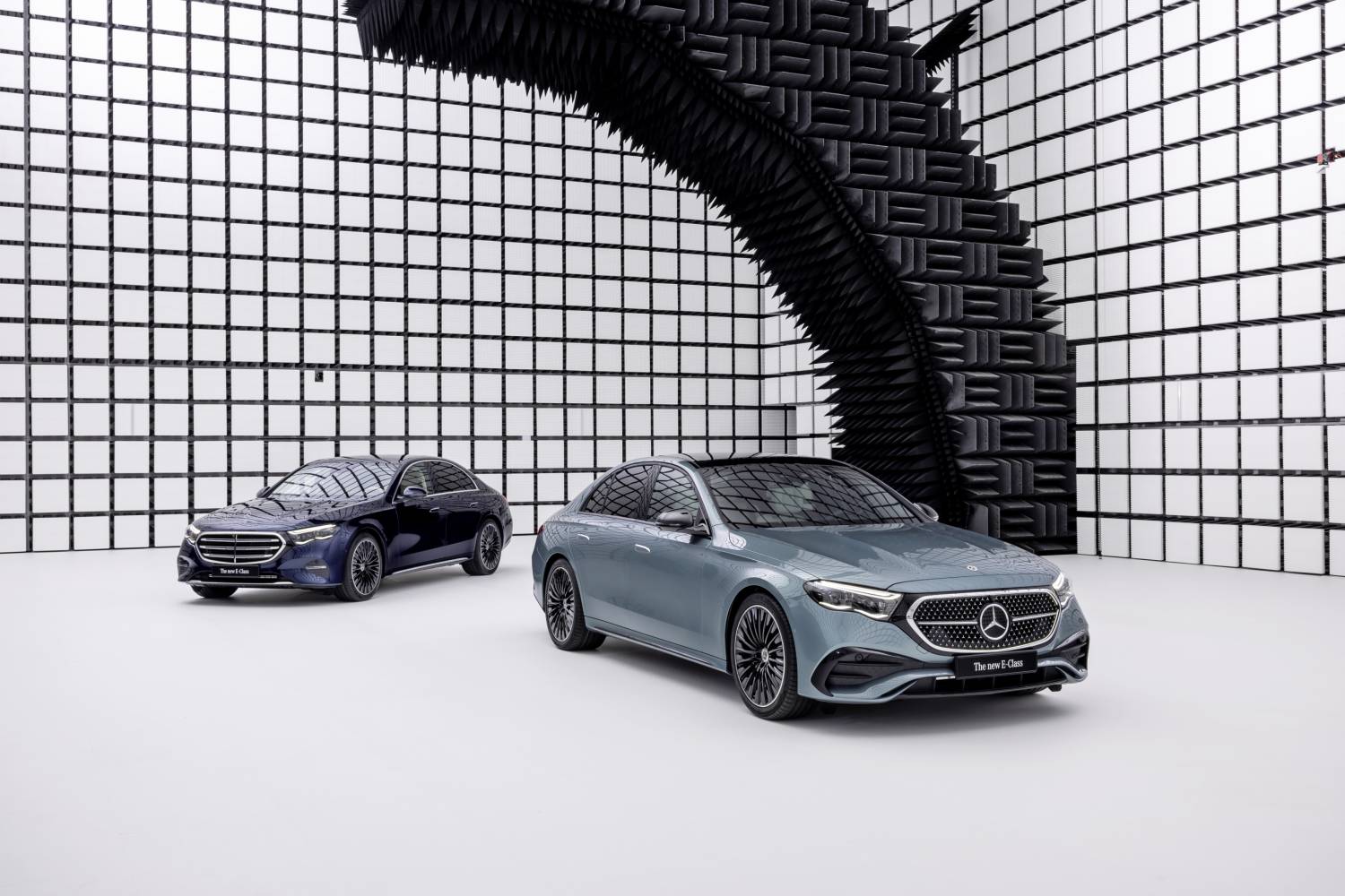 圖四、全新智慧科技坐駕 E-Class 將於 12 月 7 日在台灣上市